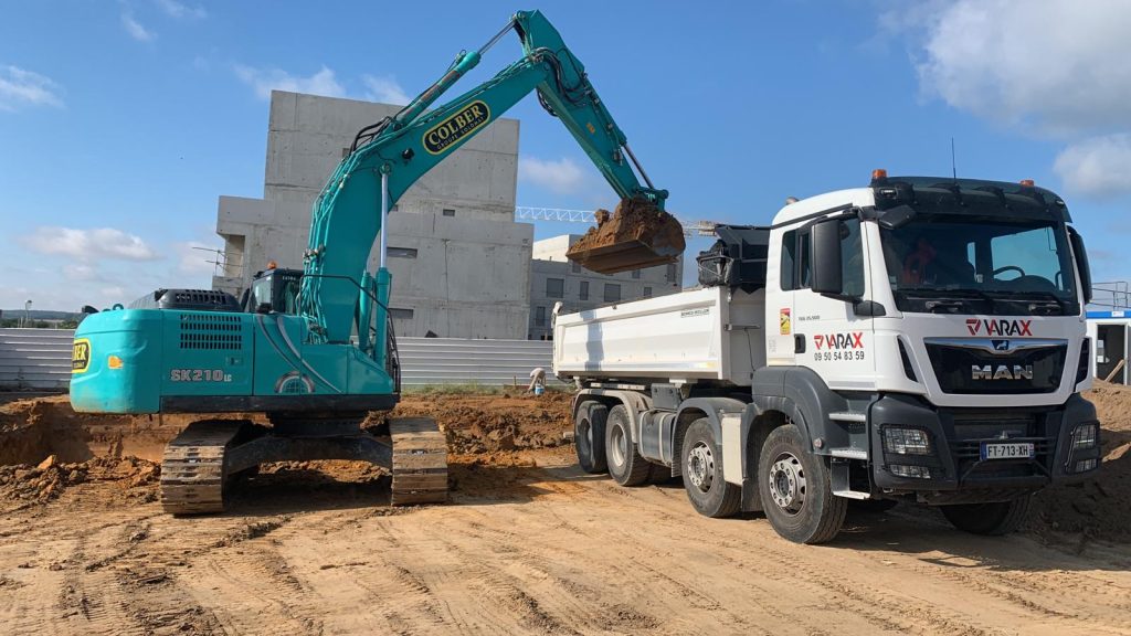 Location de camion pour des travaux de chantier à Gien